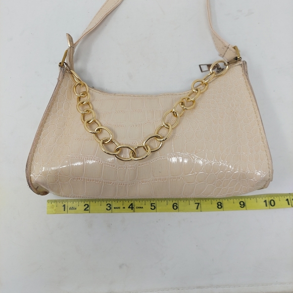 Cream Croc Embossed Patent Leather Gold Chain Accent Baguette Shoulder Bag Retro - Picture 5 of 10
